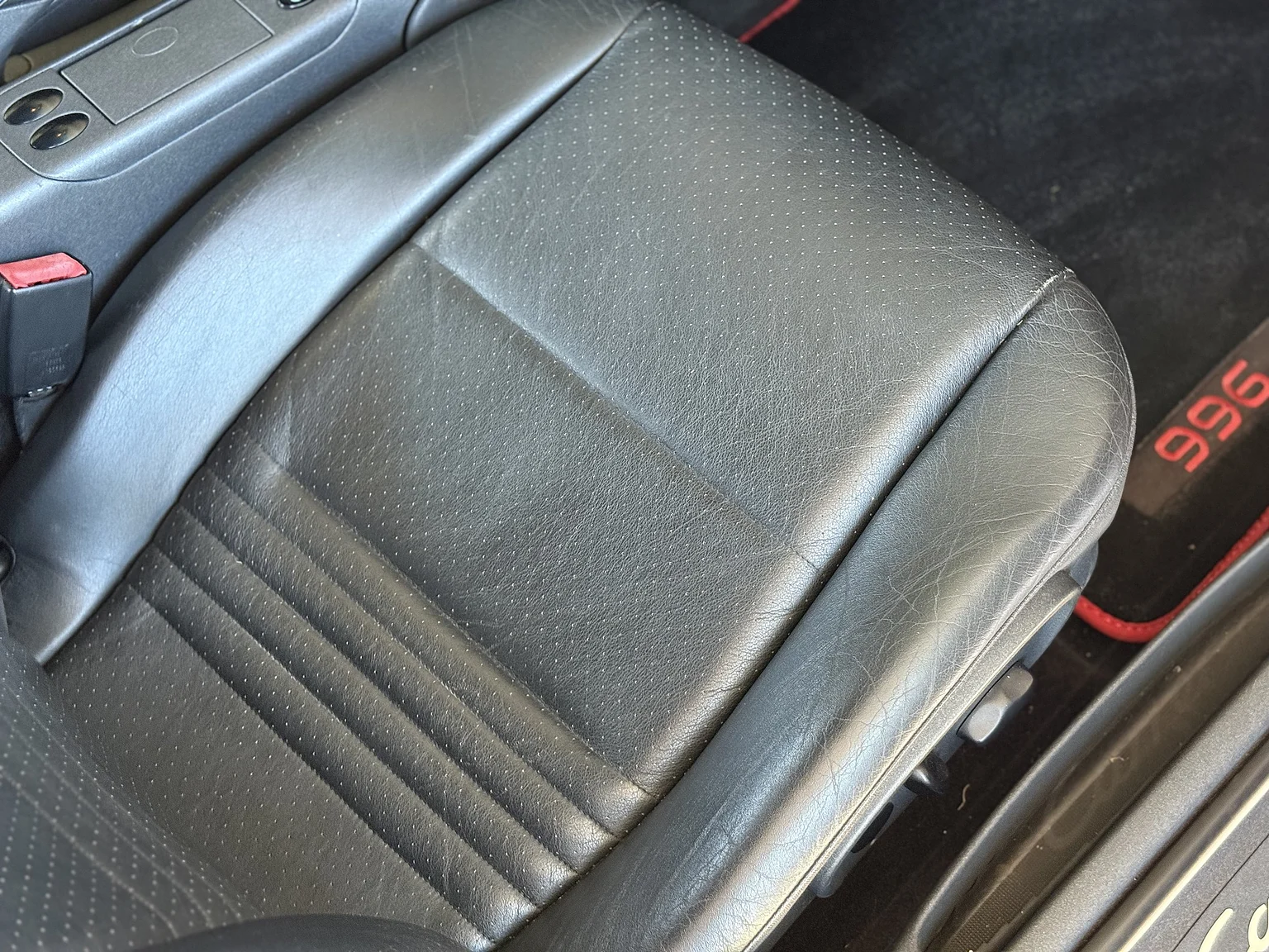 Innenraumfoto von 1998 Porsche 996 Carrera (26)