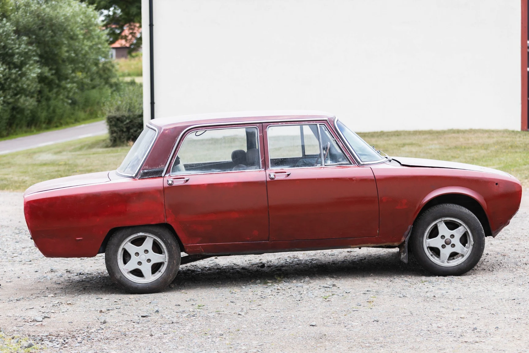 Exteriörbild på 1970 Alfa Romeo 1750 Berlina (11)