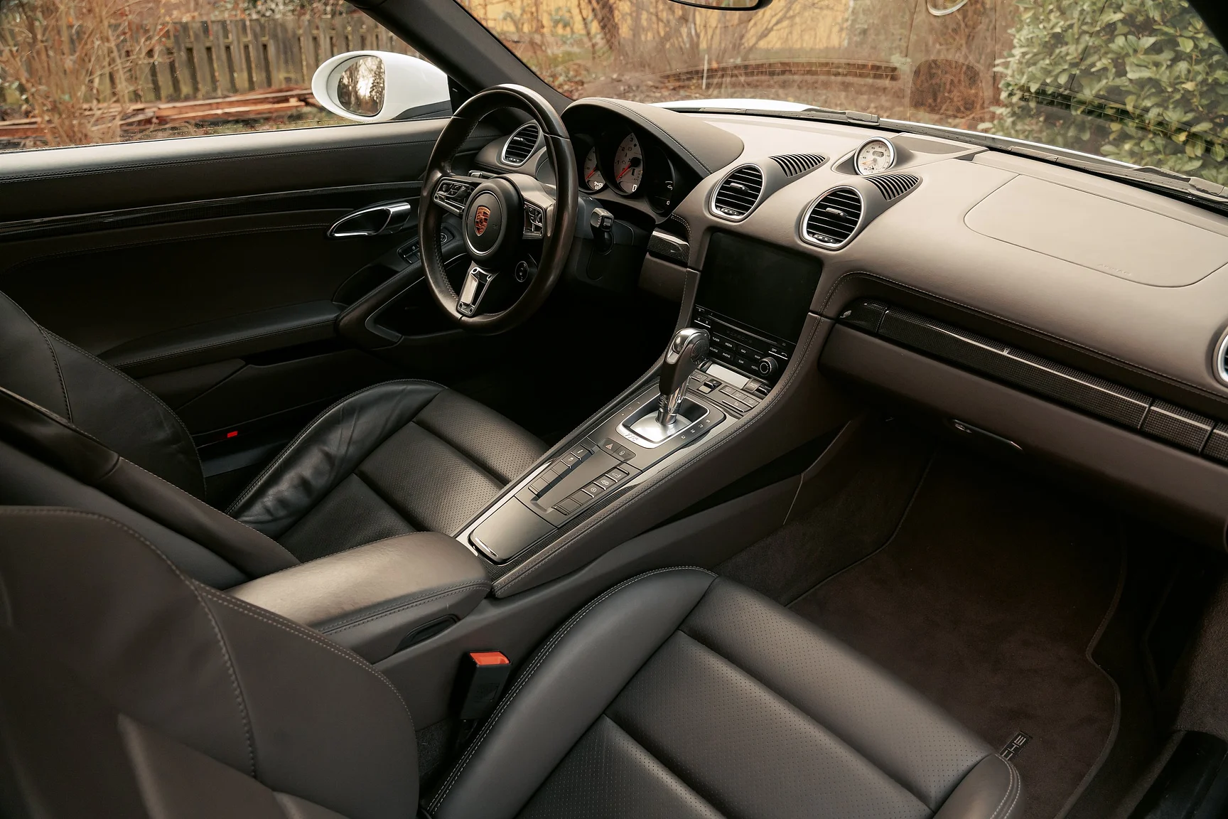 Interior image of 2017 Porsche 718 Cayman S (26)