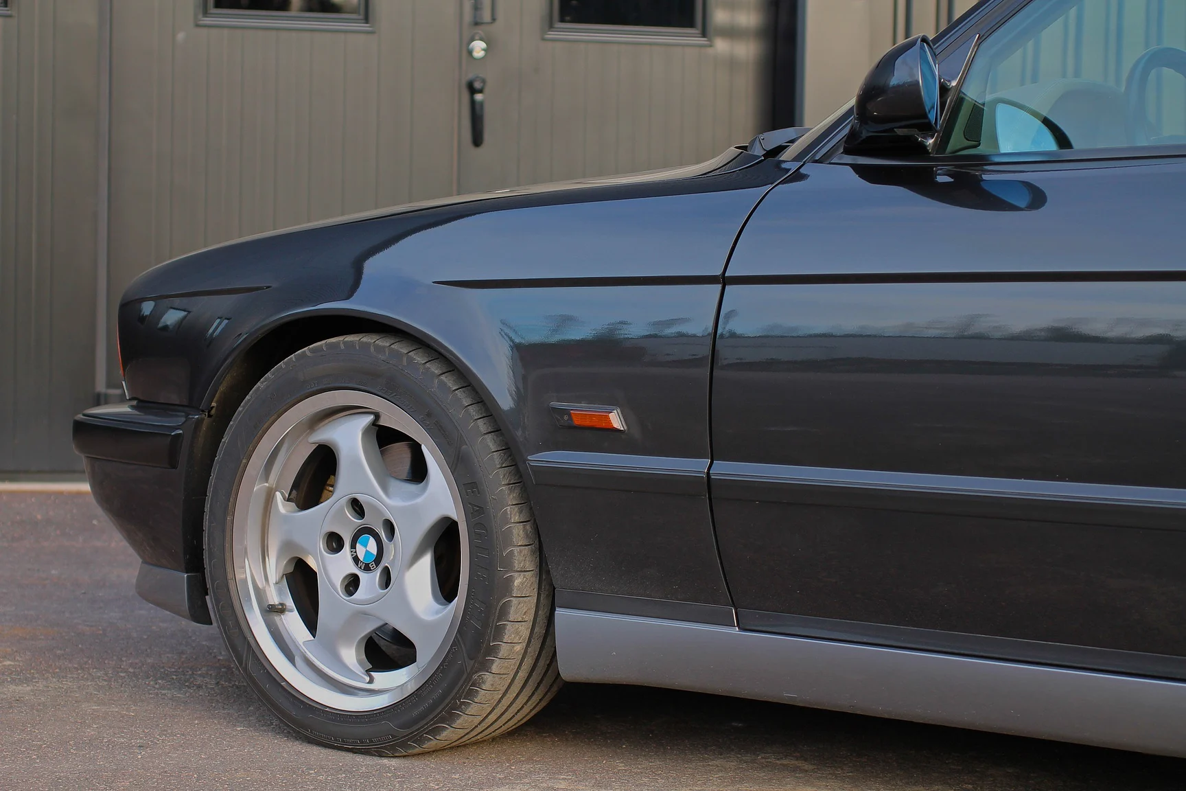 Exteriörbild på 1993 BMW E34 M5 Touring  (6)