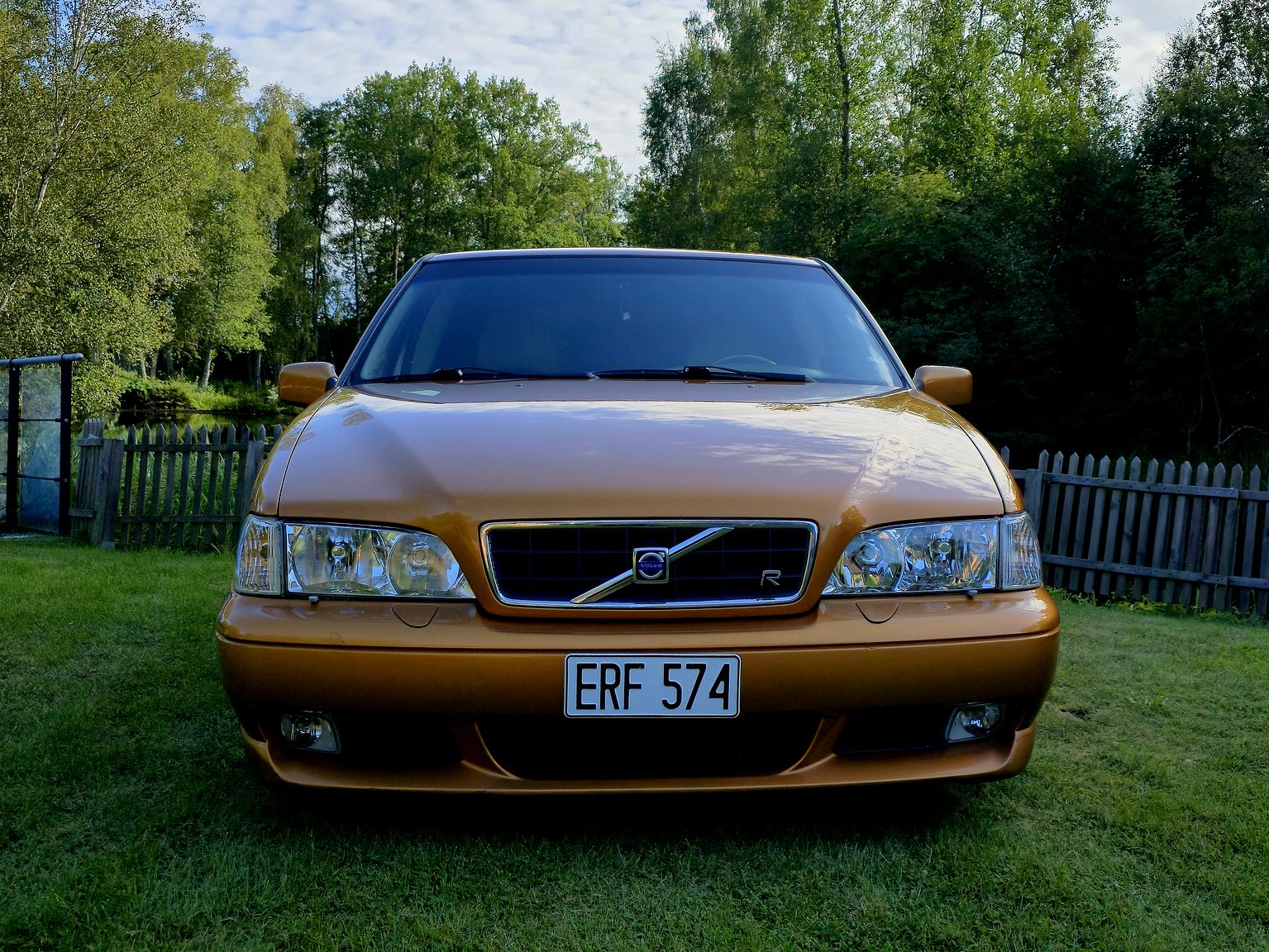Exterior image of 1998 Volvo V70 R 2.3 T Automatisk