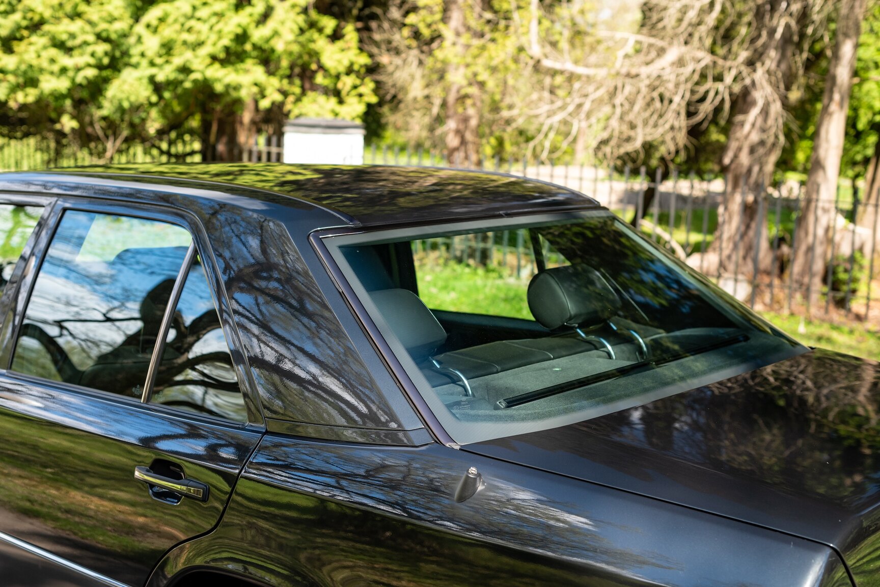 Exterior image of 1993 Mercedes-Benz 400 E