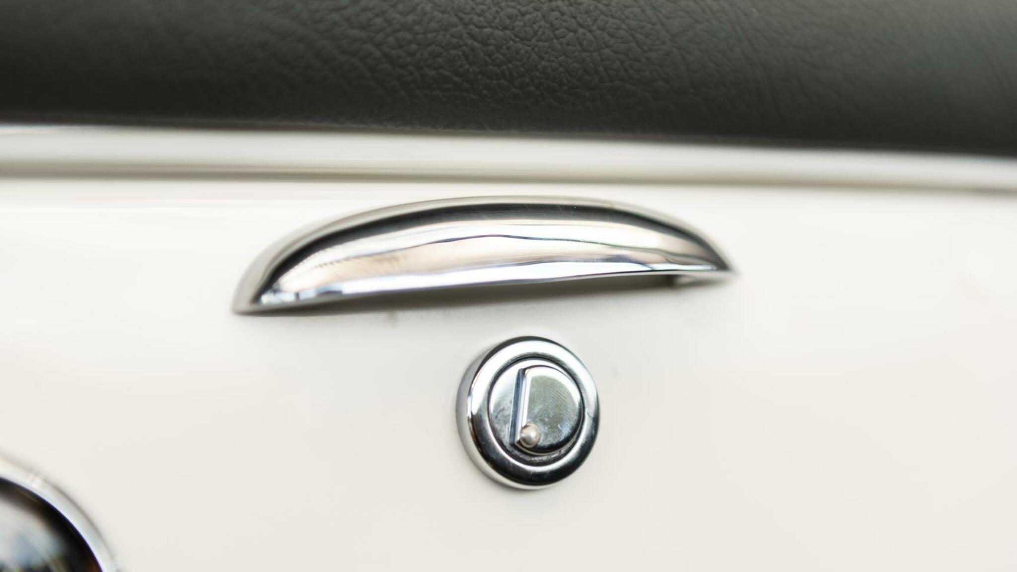 Innenraumfoto von 1956 Mercedes Benz 190 SL Roadster (38)