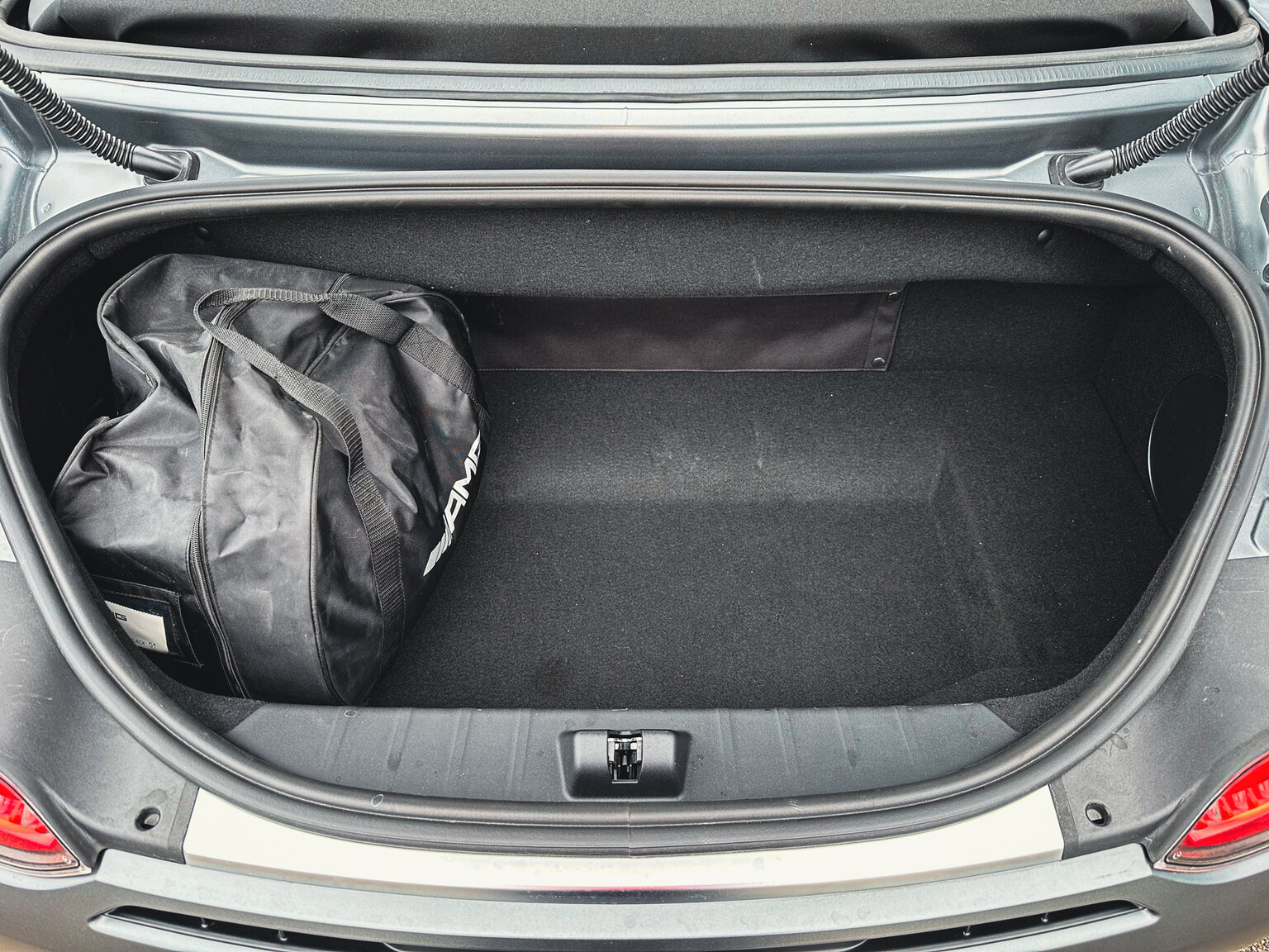 Interiörbild 2018 Mercedes Benz AMG GT C