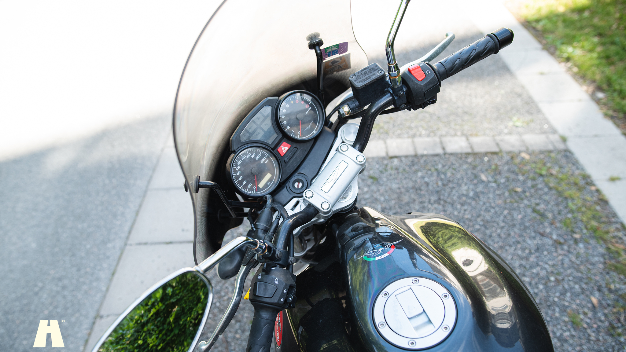 Exteriörbild på 2005 Moto Guzzi Breva 750i