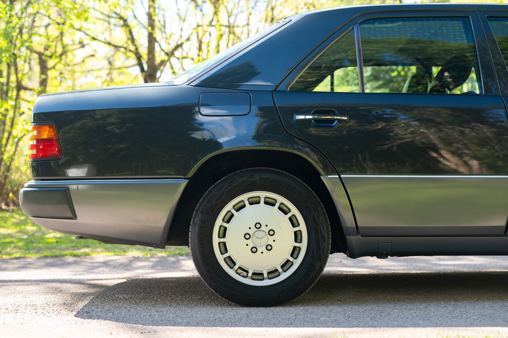 Exterior image of 1993 Mercedes-Benz 400 E