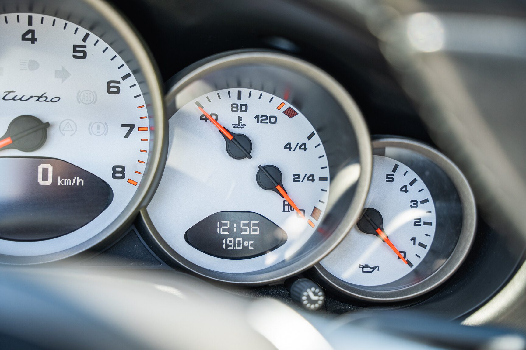Interior image of 2008 Porsche 911 Turbo Cabriolet (31)