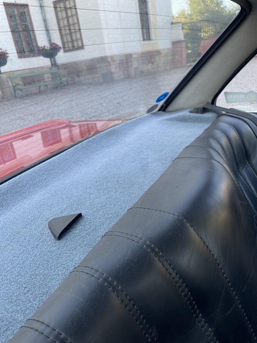 Interior image of 1987 BMW 320i