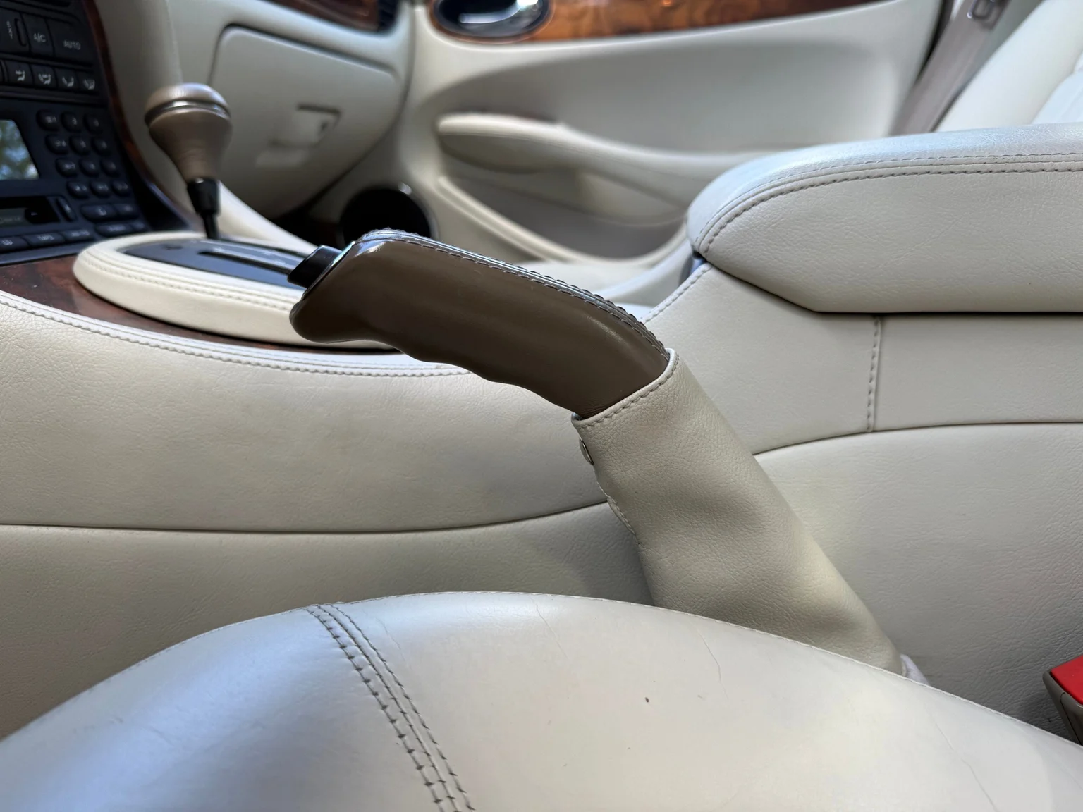 Innenraumfoto von 2001 Jaguar XJ Sovereign 4.0 V8 (28)