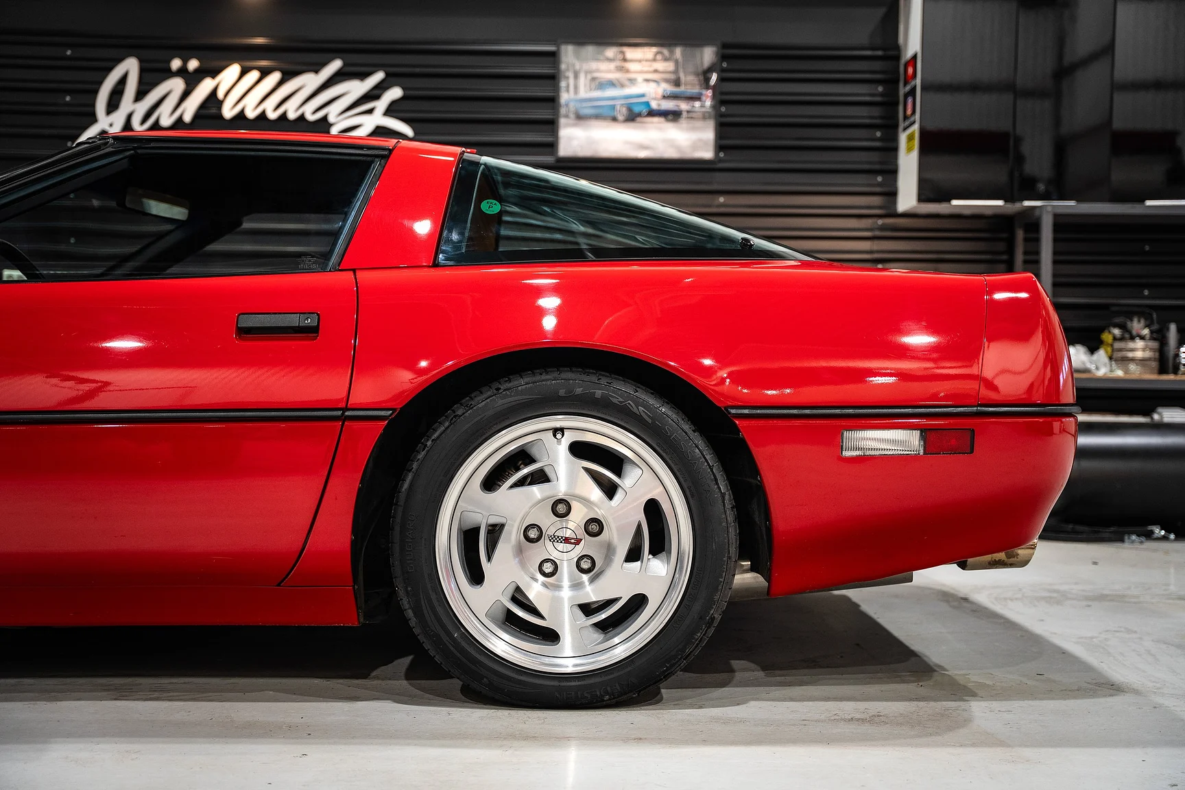 Exterior image of 1990 Chevrolet Corvette ZR-1 (19)