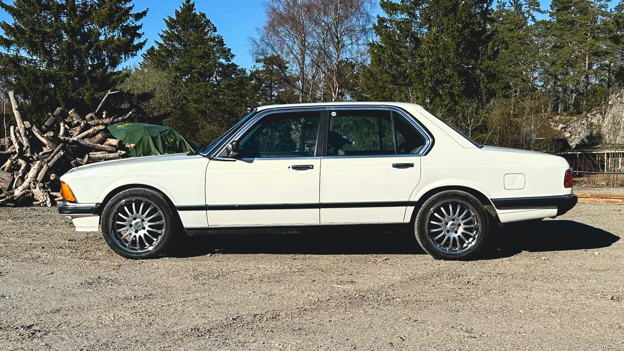 Exteriörbild på 1984 BMW 745i Executive Automat
