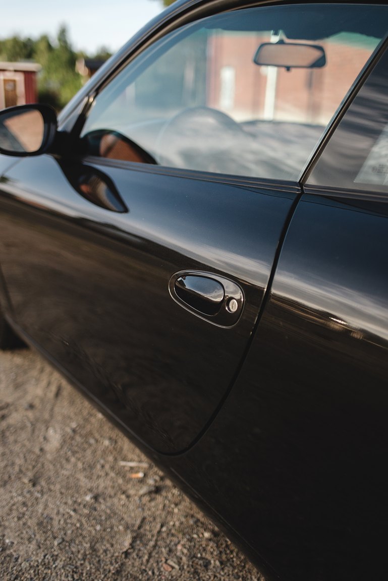 Exterior image of 1998 Porsche 996 Carrera 