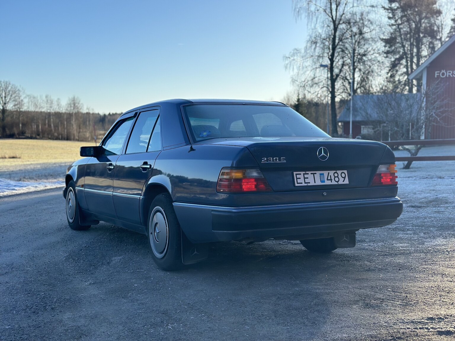 Exteriörbild på 1991 Mercedes-Benz 230 E 