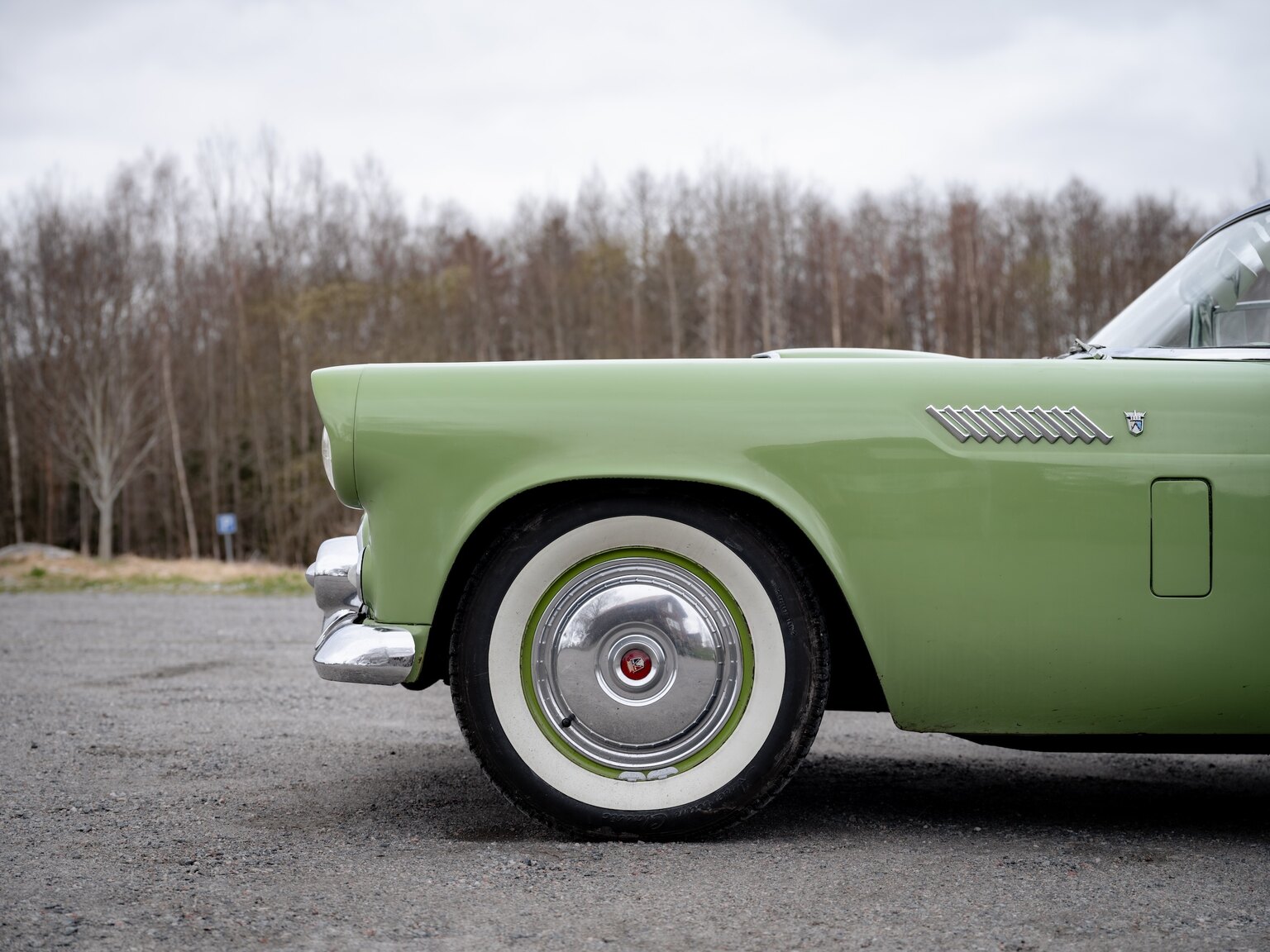 Exteriörbild på 1956 Ford Thunderbird (23)