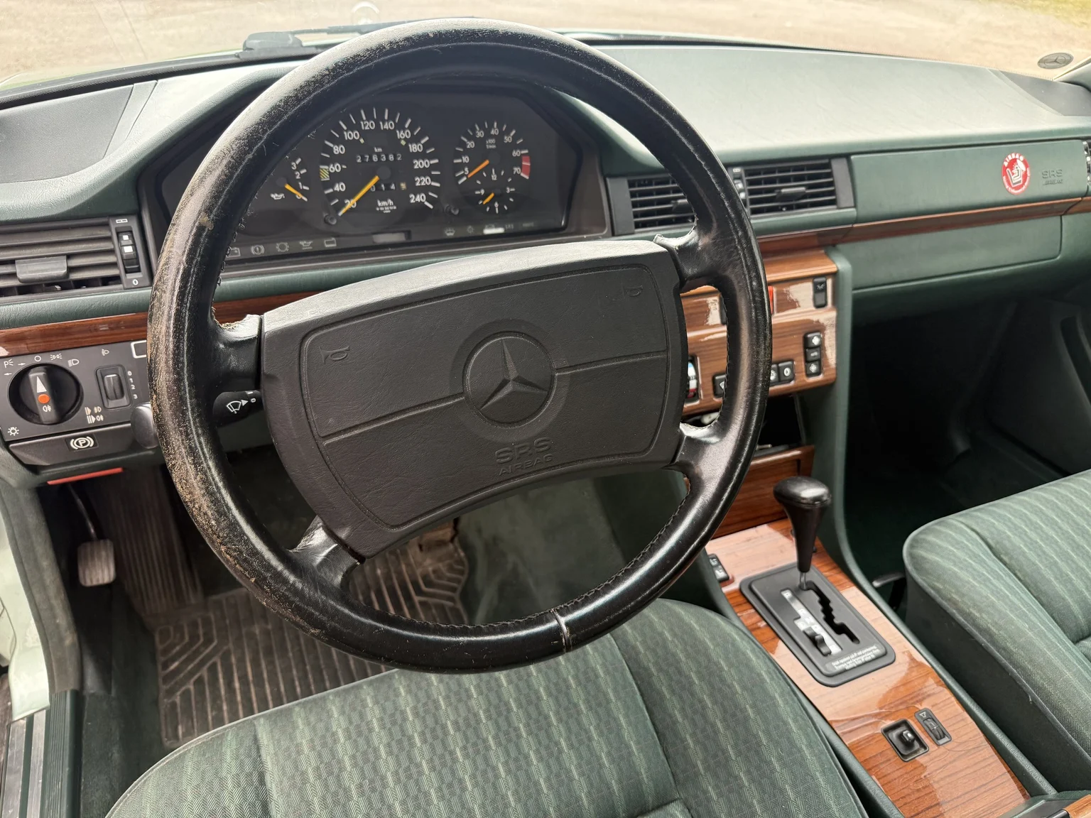 Innenraumfoto von 1991 Mercedes-Benz 300 E 4MATIC (9)