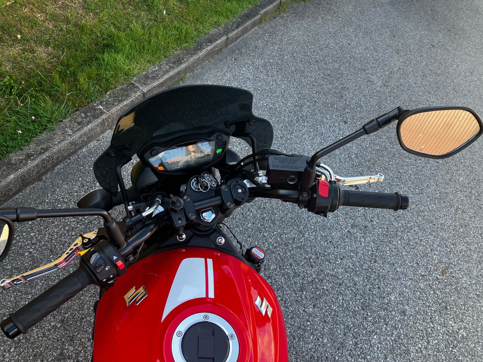 Exteriörbild på 2017 Suzuki SV650