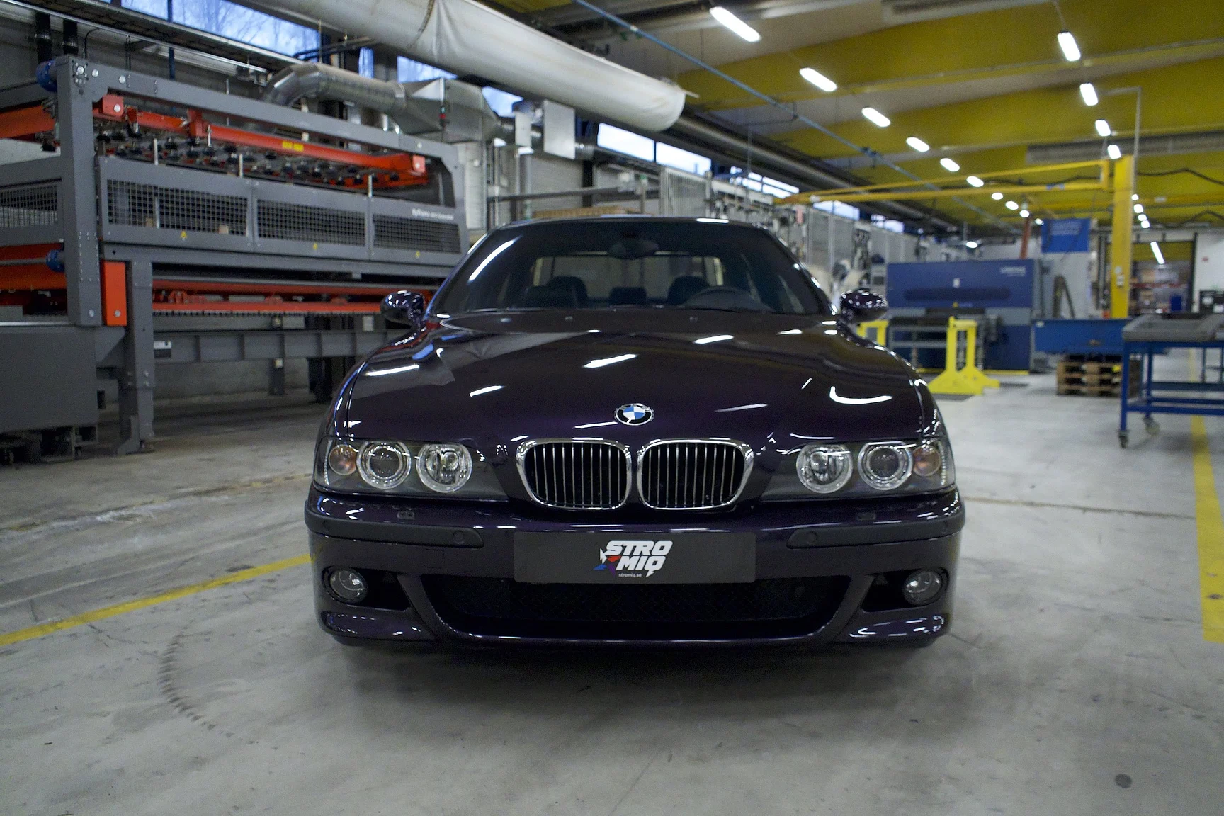 Exteriörbild på 2002 BMW M5 E39 (26)