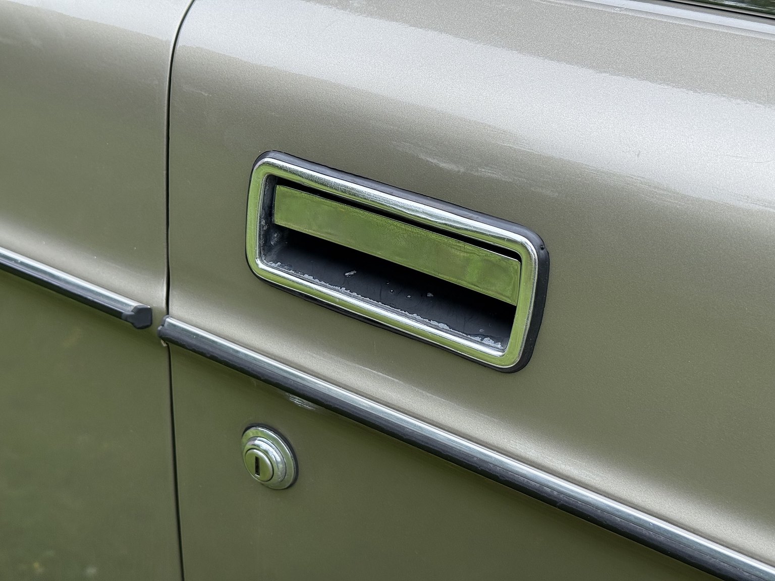Exterior image of 1976 Volvo 264 V6 GL Automatisk