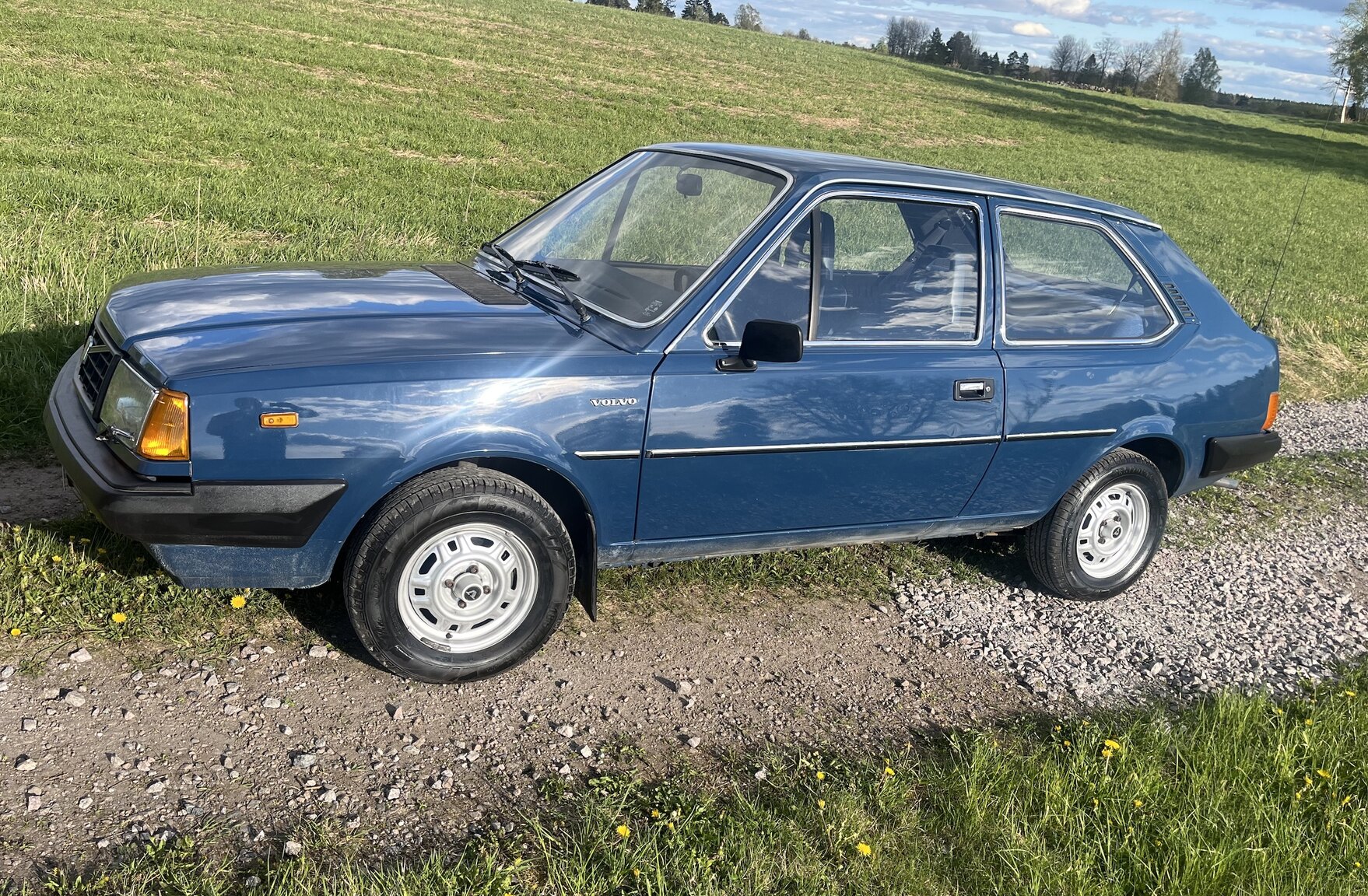 Exterior image of 1983 Volvo 340 (7)