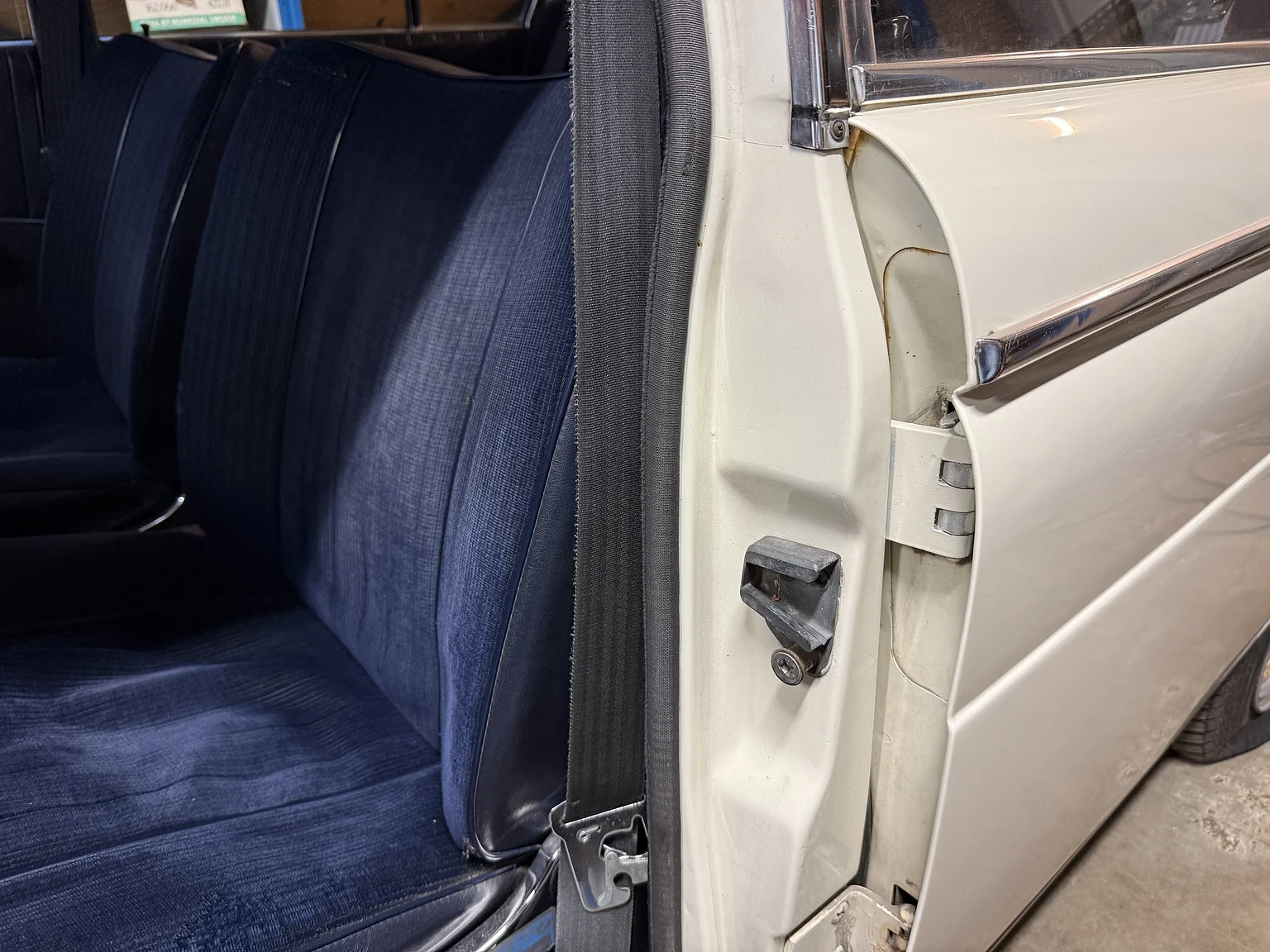 Innenraumfoto von 1970 BMW New Class 4-dörrars Sedan (36)
