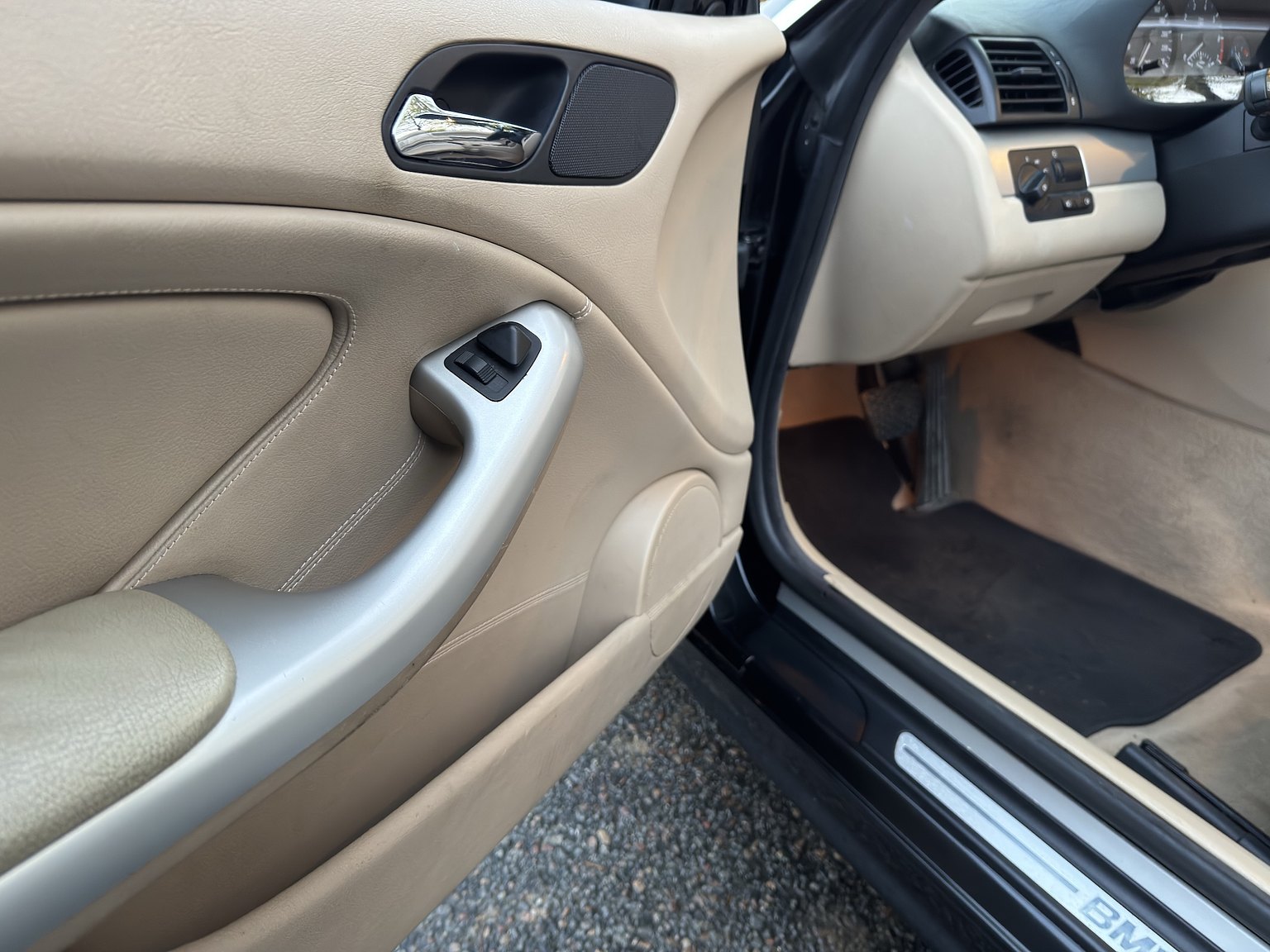 Interiörbild 2001 BMW 325IA CAB