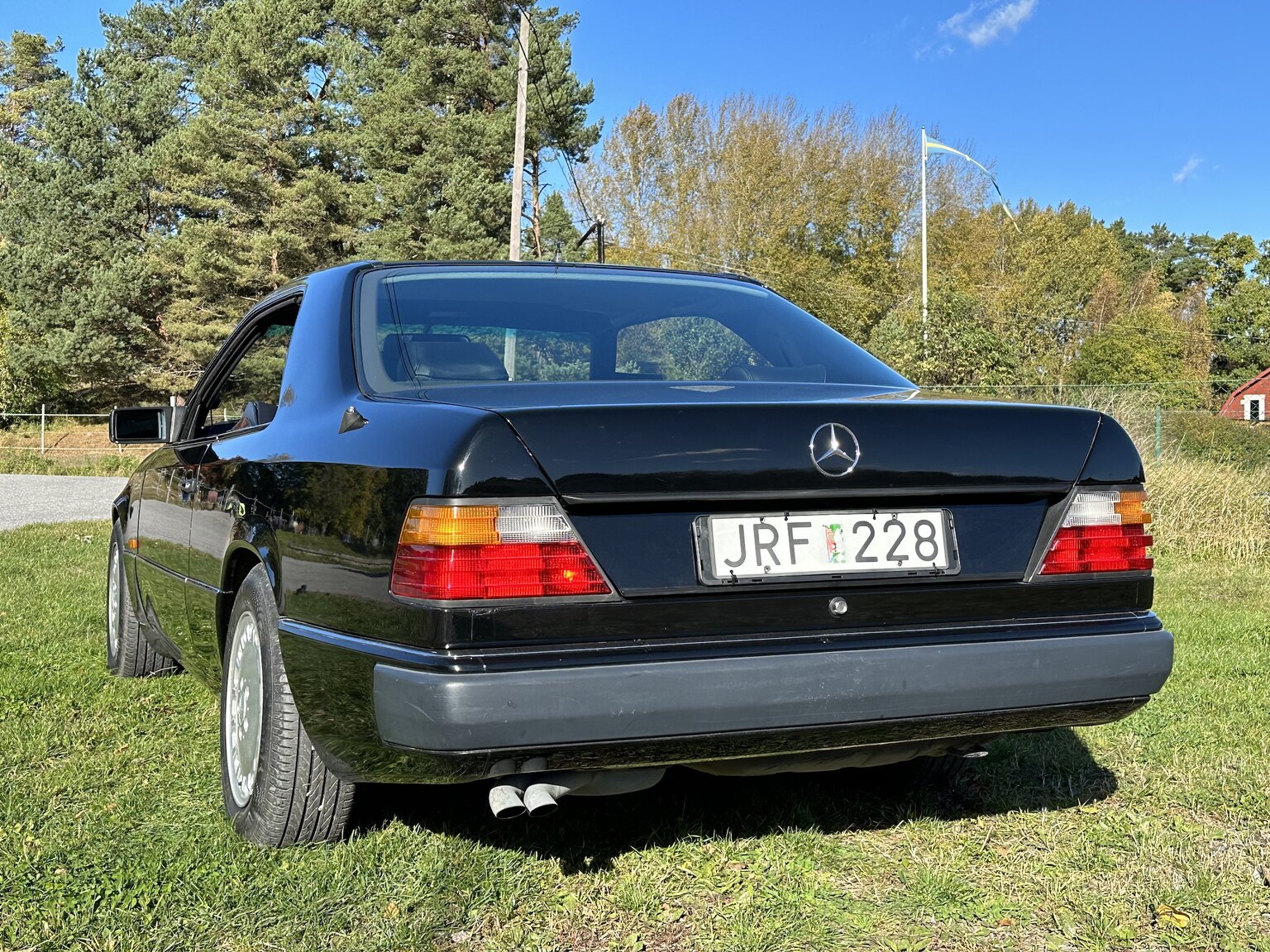 Exterior image of 1990 Mercedes-Benz 300 CE 24V (7)