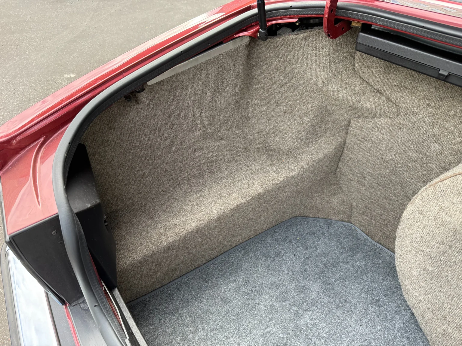 Interior image of 1988 Daimler Six (87)