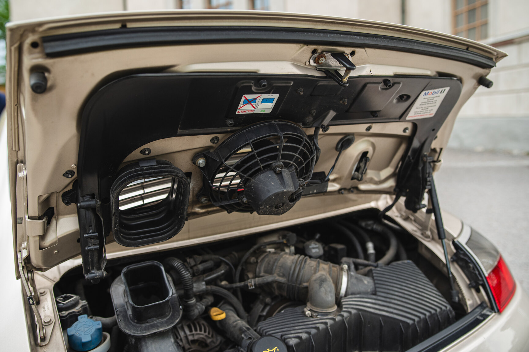 Image of 2004 Porsche 911 Carrera 4 mechanics