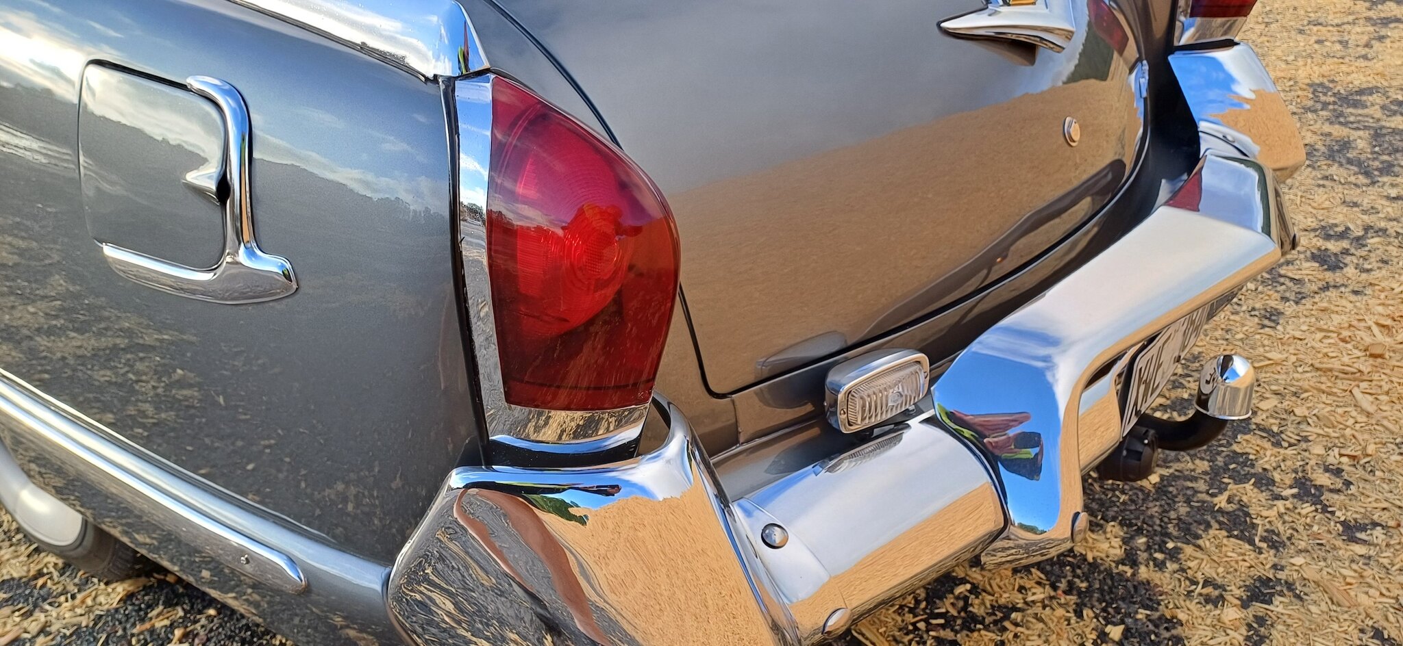 Exteriörbild på 1953 Kaiser Deluxe Club 2-door