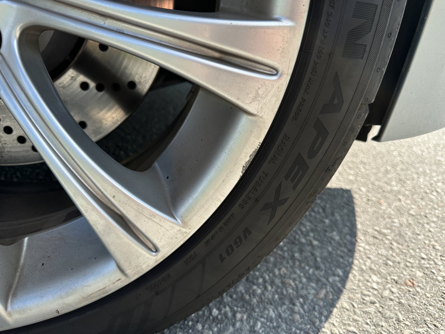 Exterior image of 2006 BMW E60 M5