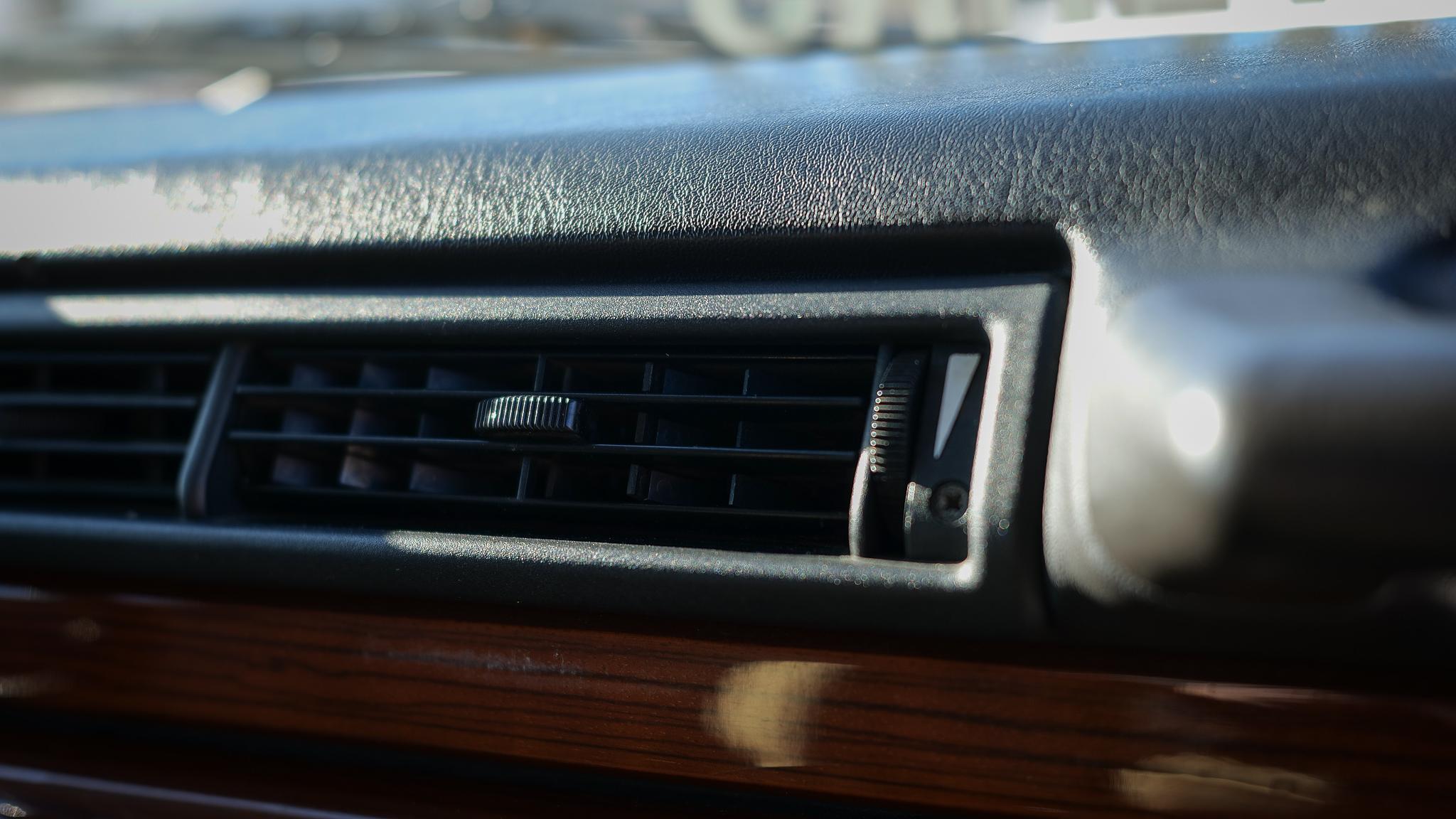 Interior image of 1991 Mercedes-Benz G 230 (15)