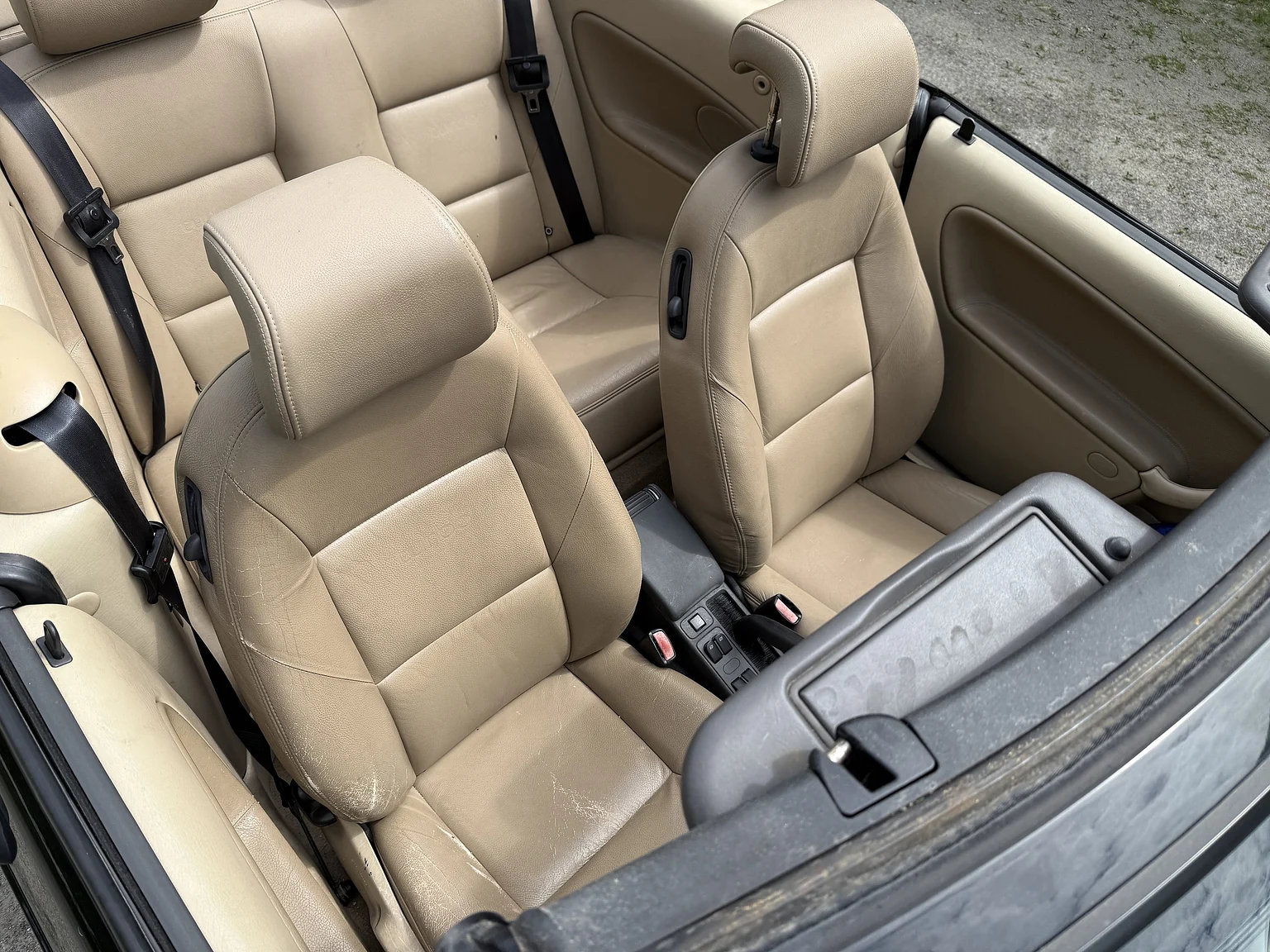 Interior image of 2002 Saab 9-3 2.0T SE Convertible – NO RESERVE (7)