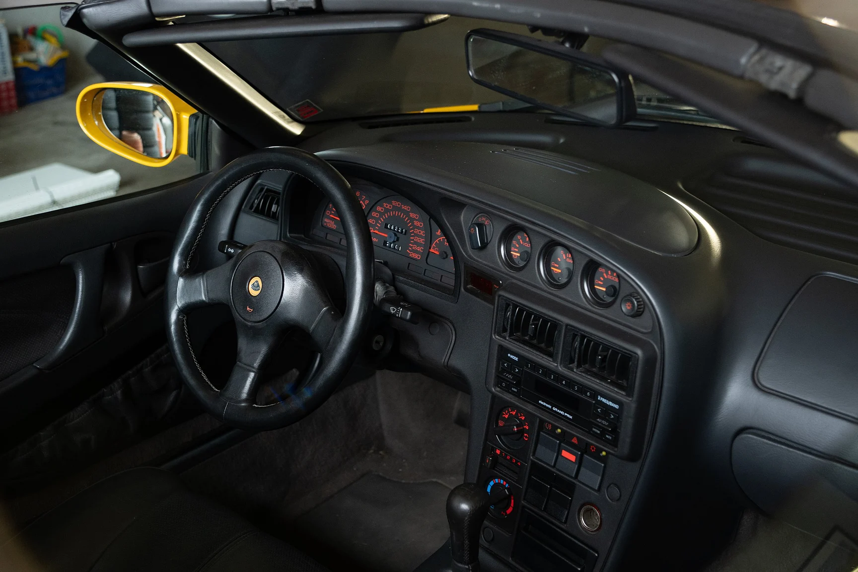 Innenraumfoto von 1995 Lotus Elan Roadster (7)