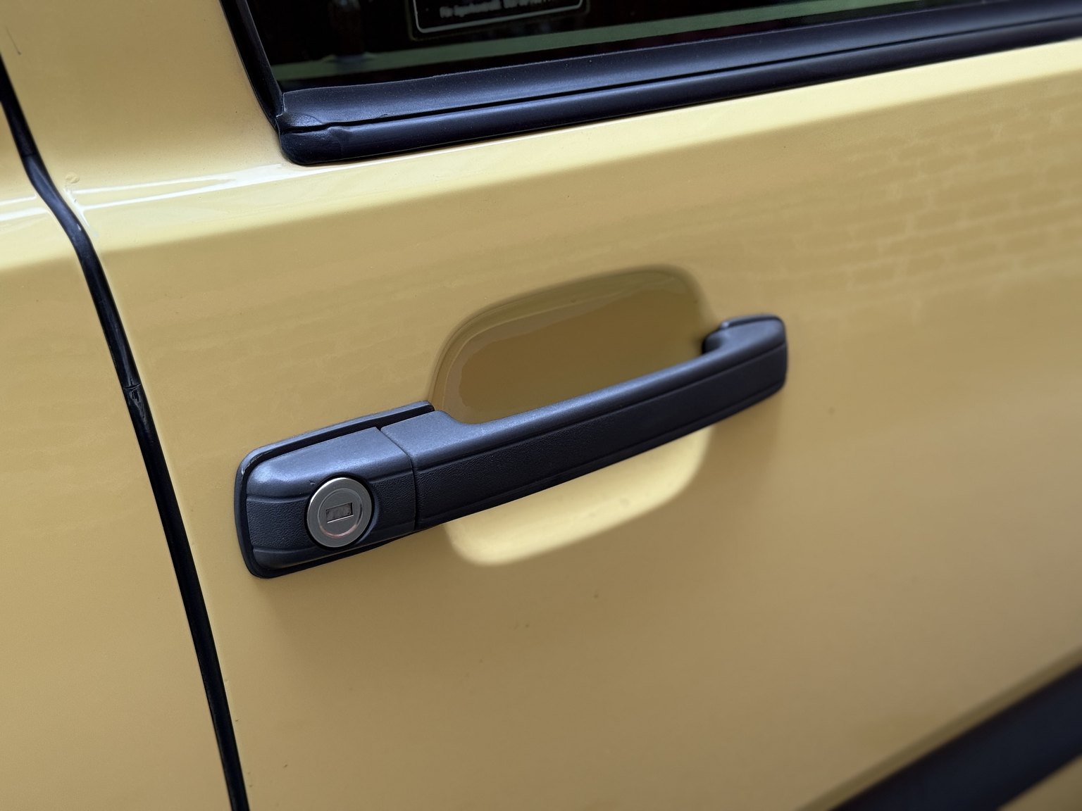 Exterior image of 1995 Volvo 850 T-5R