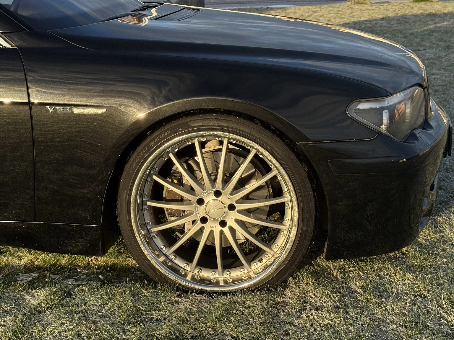 Exterior image of 2003 BMW 760i (17)