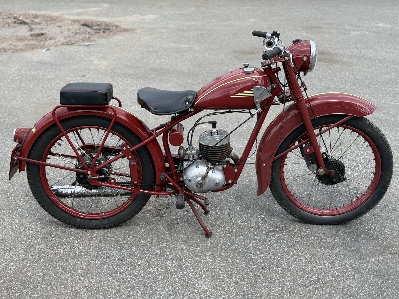 Exterior image of 1953 Huskvarna Modell 30