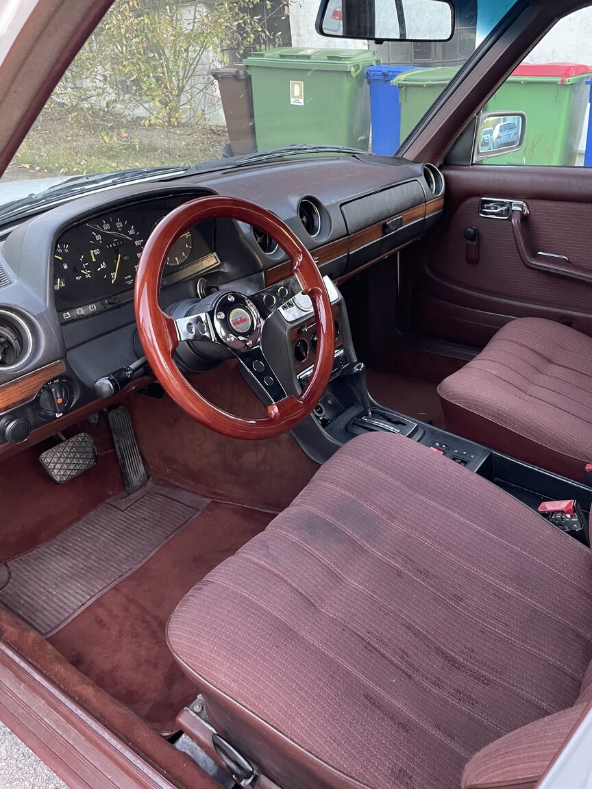 Interior image of 1983 Mercedes-Benz 300 TDT