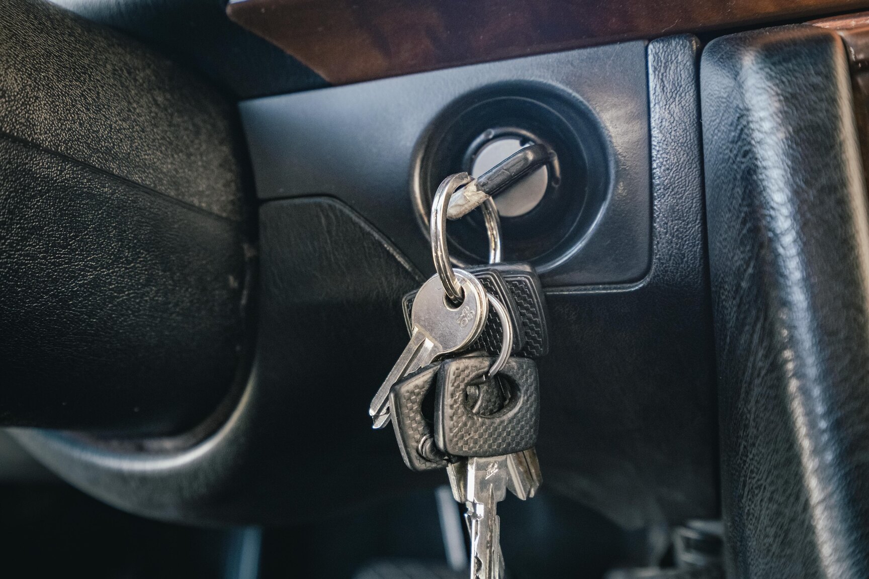 Interior image of 1991 Mercedes-Benz 300E-24 (13)