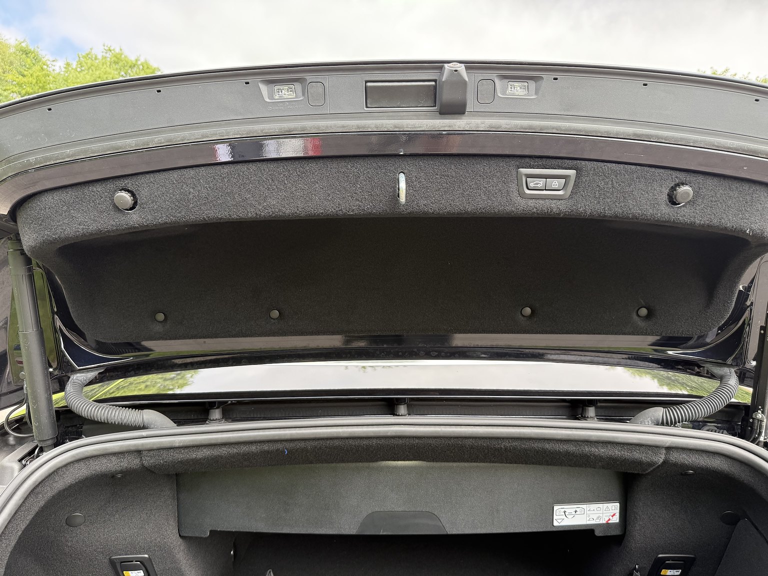 Interior image of 2019 BMW M850i xDrive Convertible Steptronic