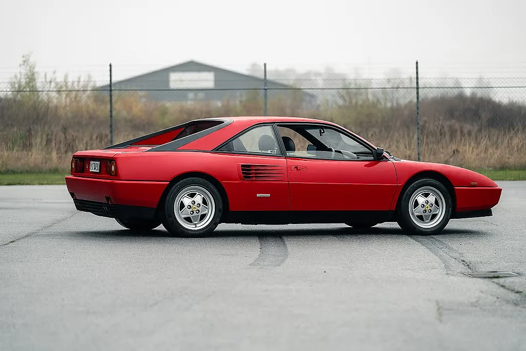 Exteriörbild på 1992 Ferrari Mondial (4)