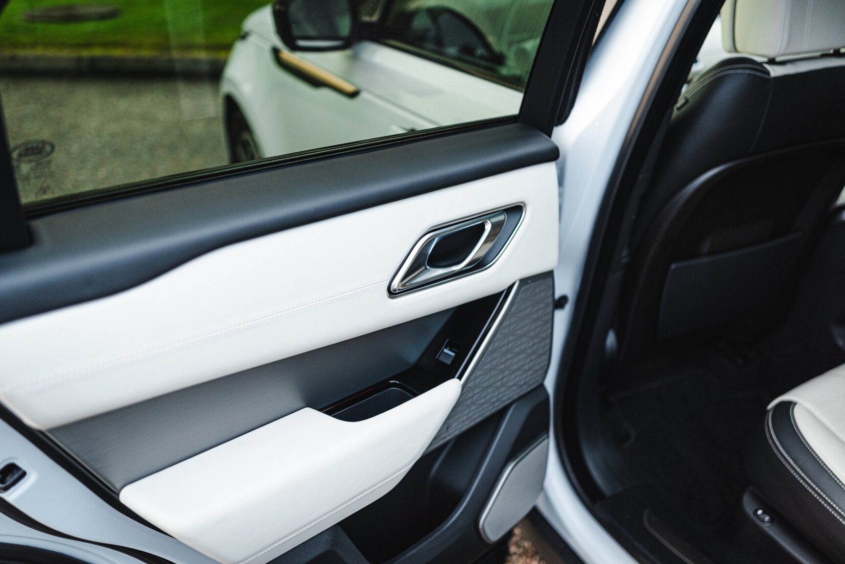 Interior image of 2018 Range Rover Velar D300 AWD HSE