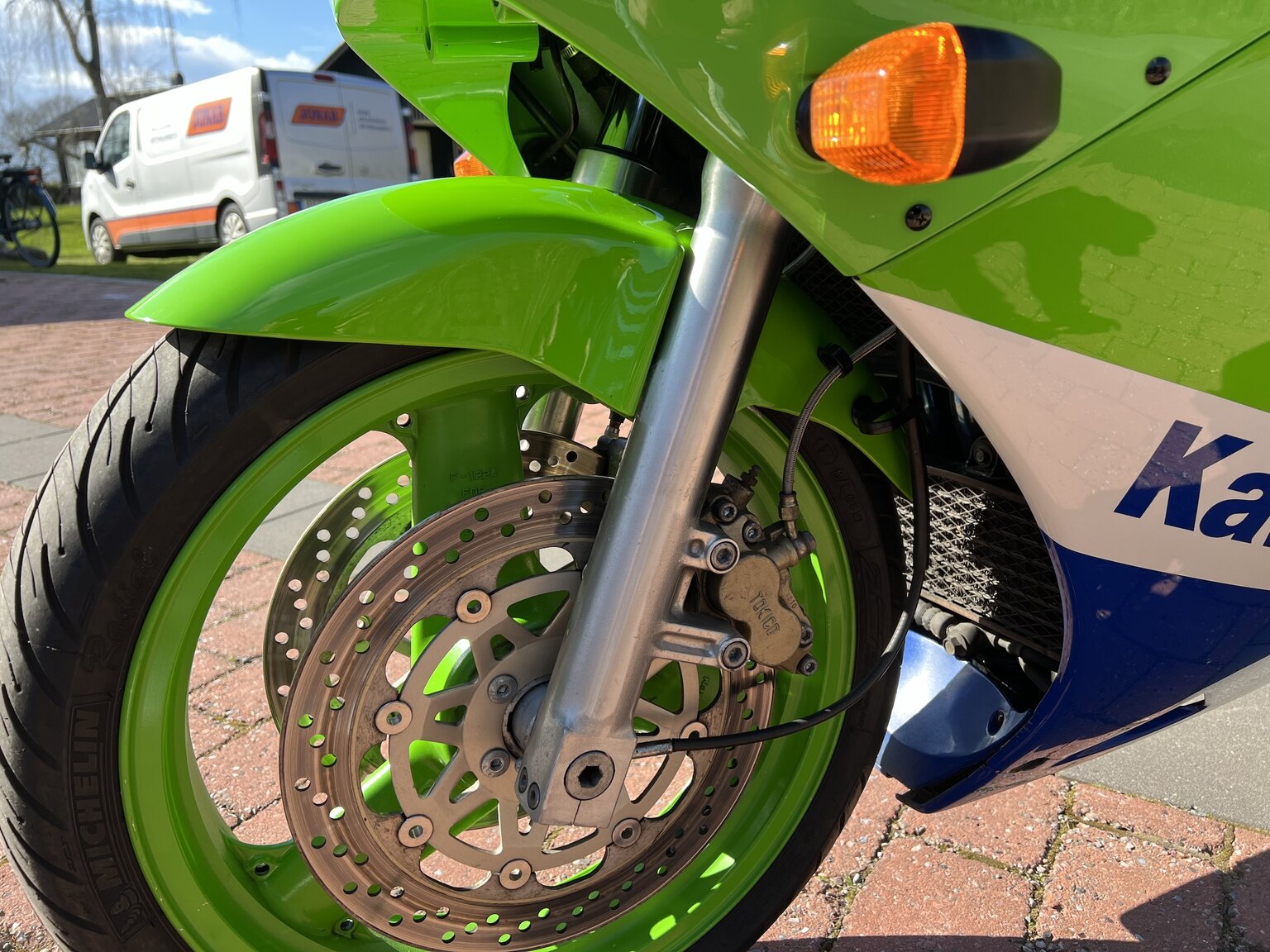 Exterior image of 1989 Kawasaki ZXR 750 H1 (40)