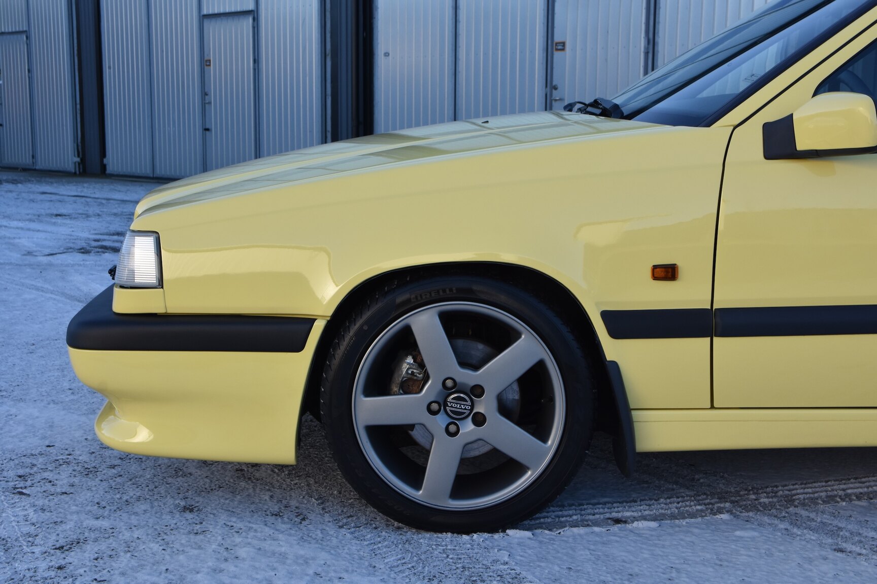 Exterior image of 1995 Volvo 850 T-5R Kombi