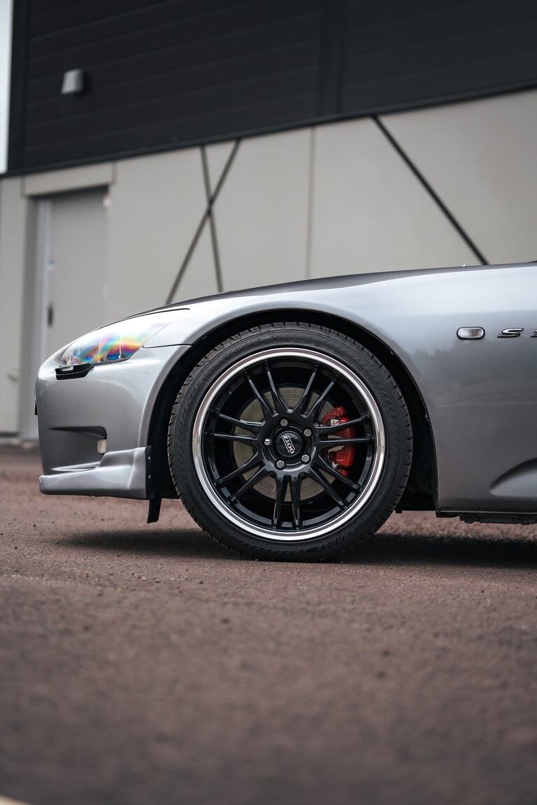 Exterior image of 2000 Honda S2000 AP1