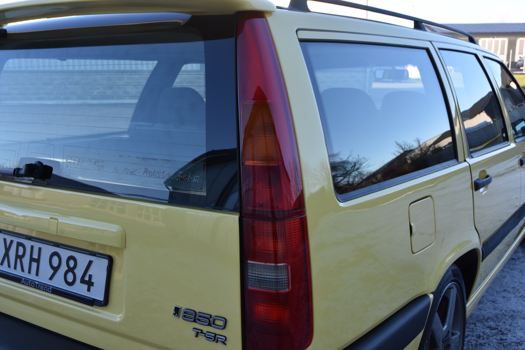 Exterior image of 1995 Volvo 850 T-5R Kombi
