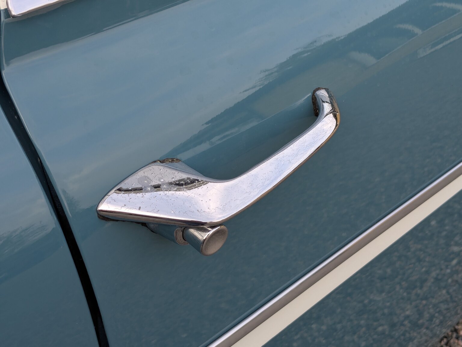 Exteriörbild på 1961 Ford Anglia Deluxe