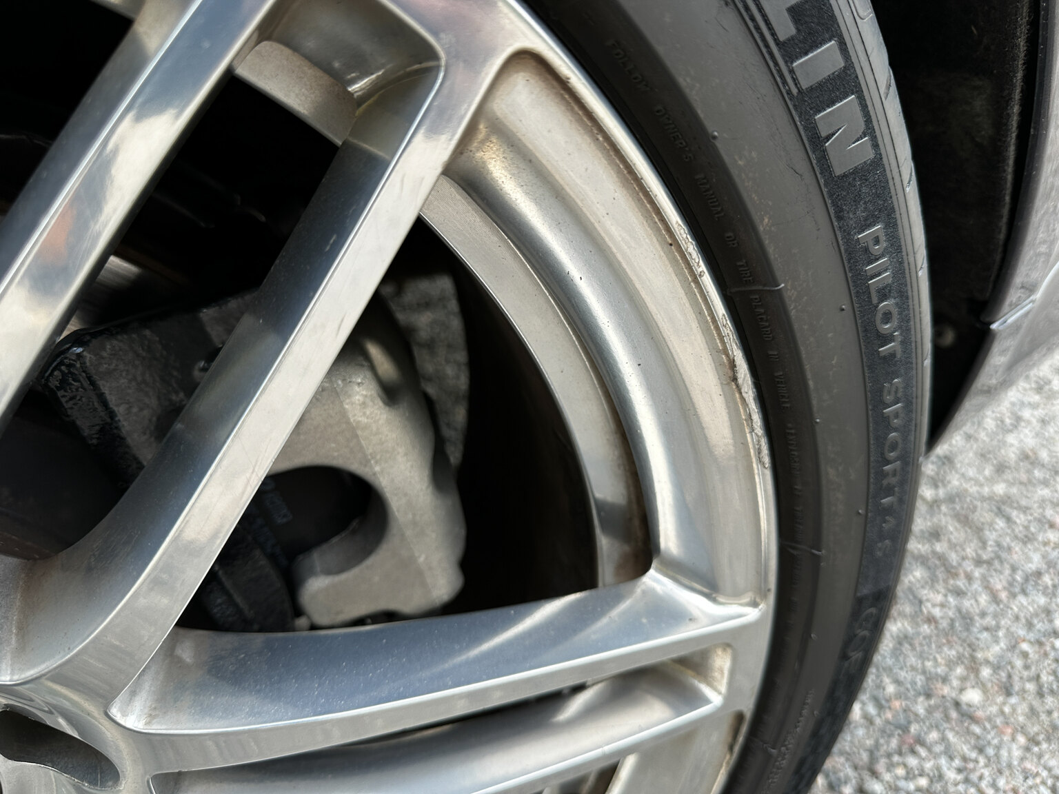 Exterior image of 2009 Audi S8 5.2 V10 FSI Quattro