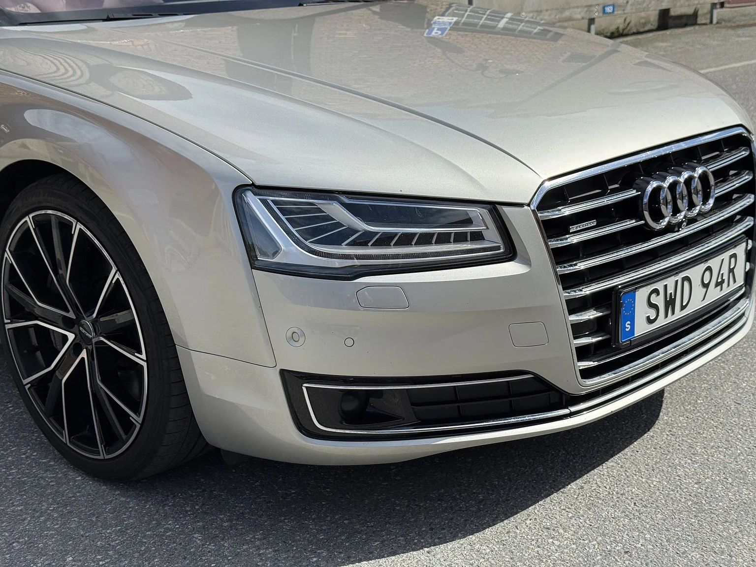 Exterior image of 2014 Audi A8 4.0 TFSI (8)
