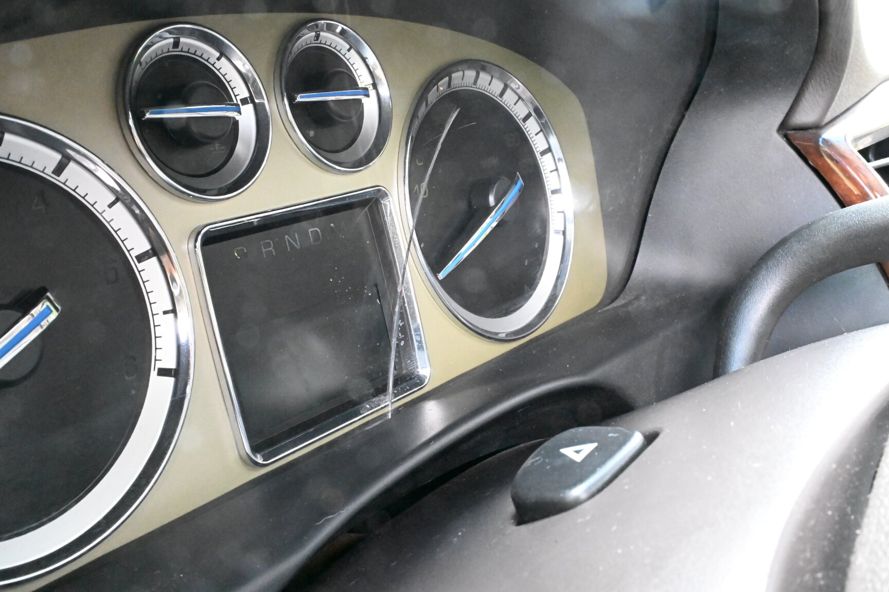Interior image of 2010 Cadillac Escalade ESV 6.2 Flexfuel