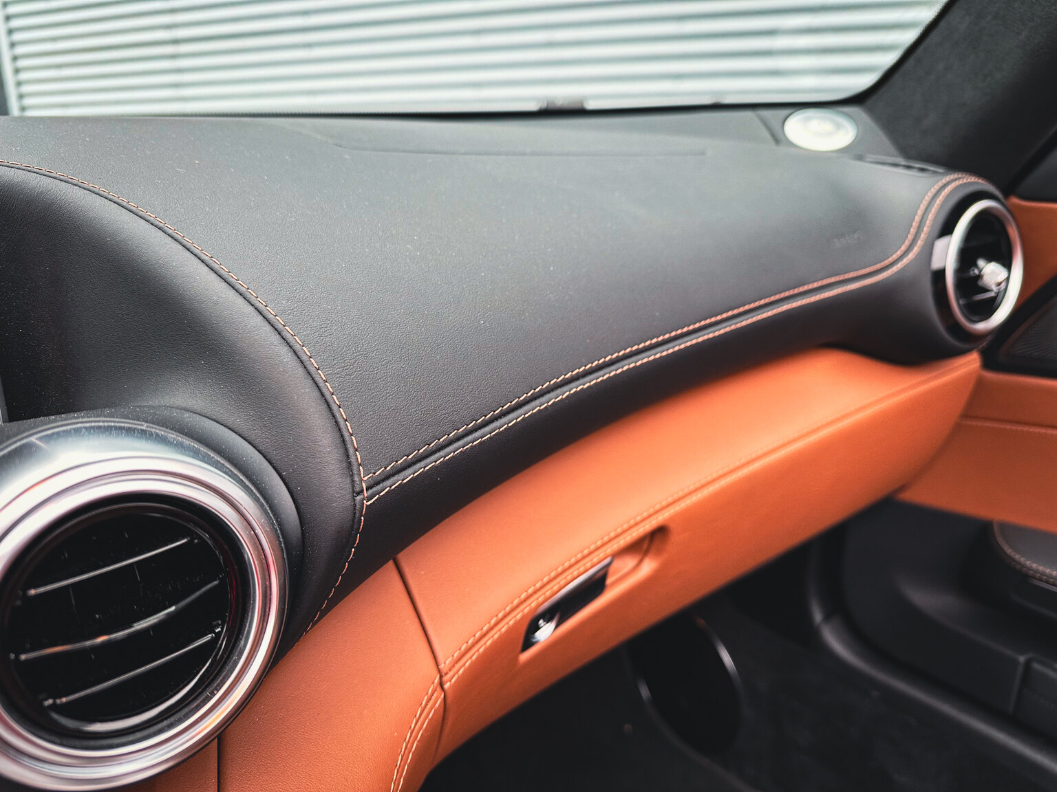 Interiörbild 2018 Mercedes Benz AMG GT C (16)